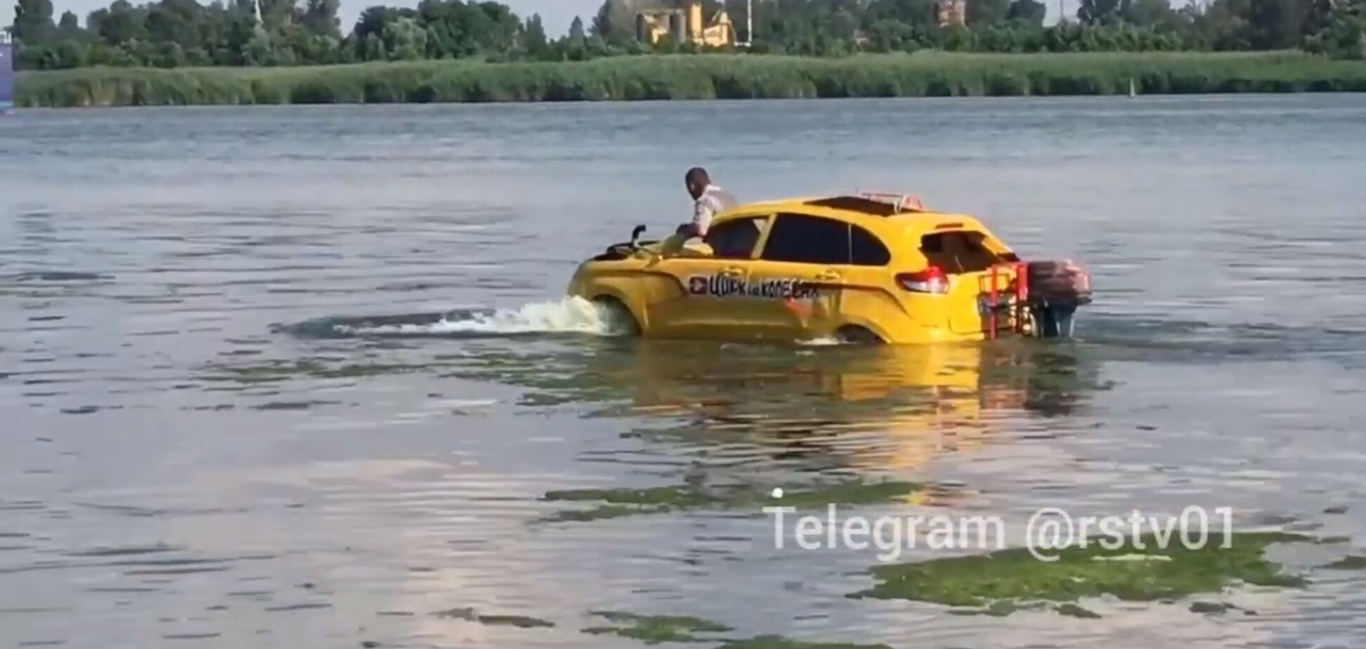Новый кроссовер Lada превратили в лодку: что из этого вышло