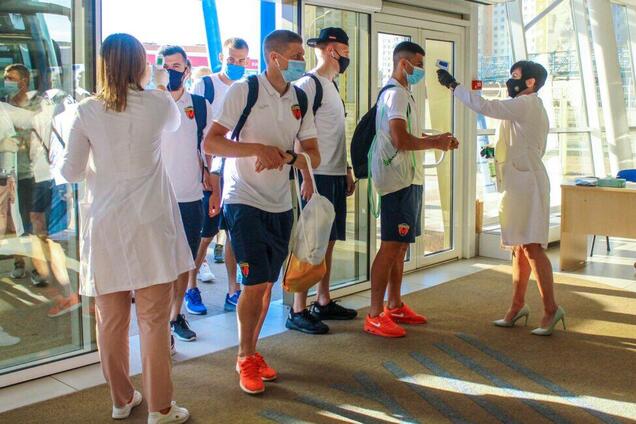 В украинском клубе зафиксирована вспышка коронавируса: матч Первой лиги перенесен