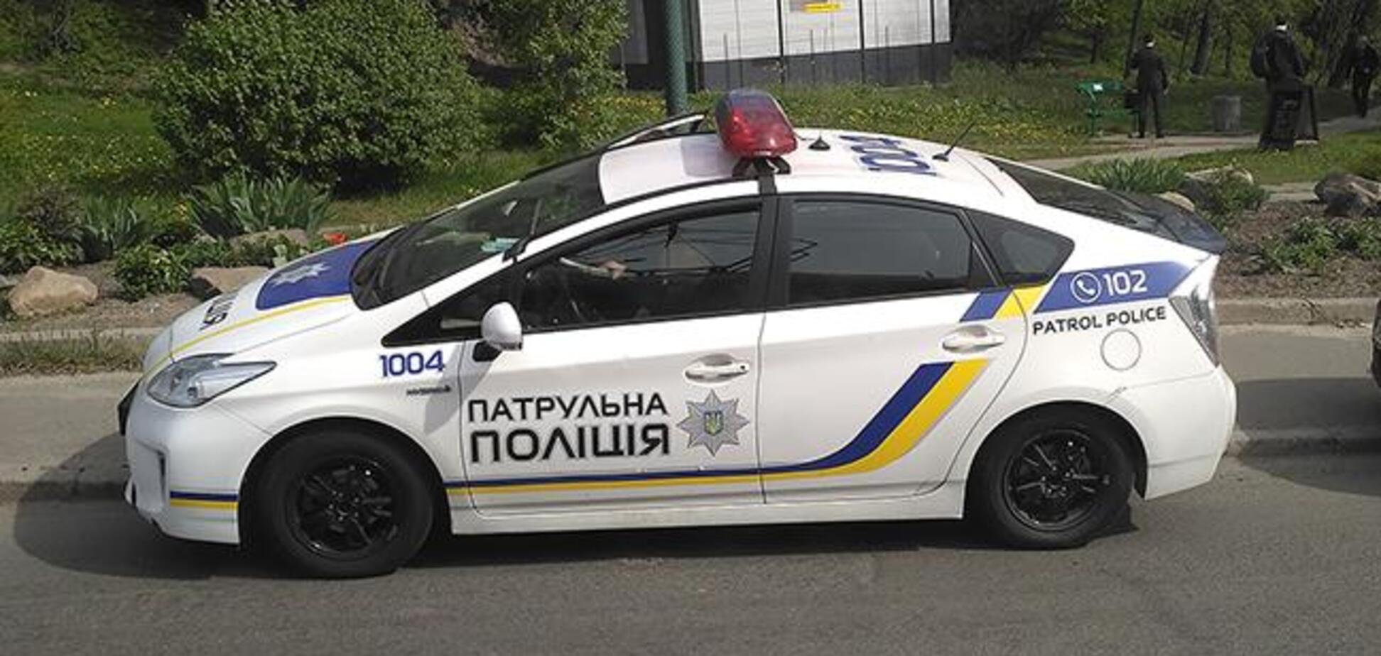 На Полтавщине патрульные сломали руку мужчине, который отказывался от госпитализации. Иллюстрация