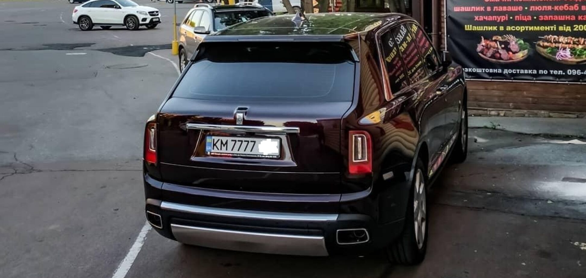 В областном центре Украины засняли самый дорогой внедорожник в мире