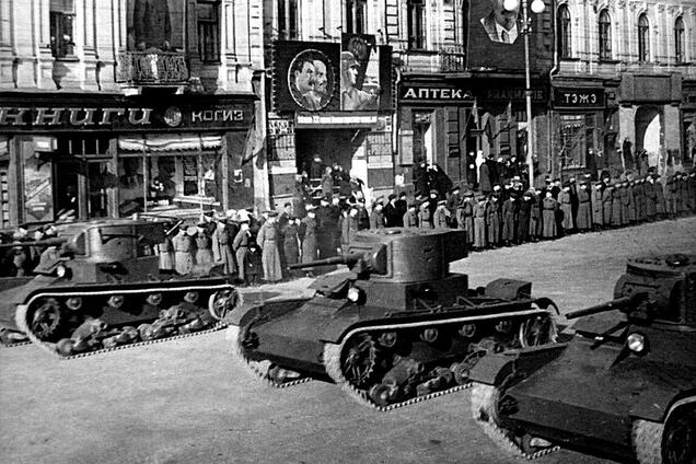 Танки на Крещатике в Киеве в 1938 году