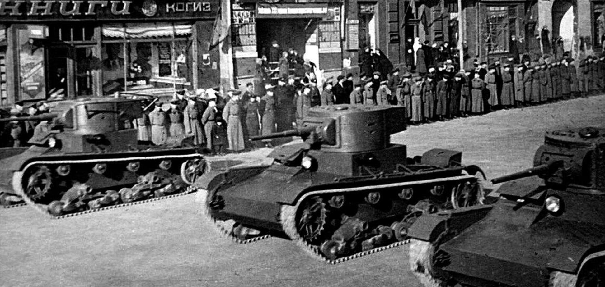 Танки на Крещатике в Киеве в 1938 году