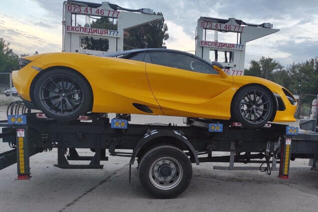 Суперкар McLaren отправили на штрафстоянку. Фото: Киев Автомобильный в Facebook