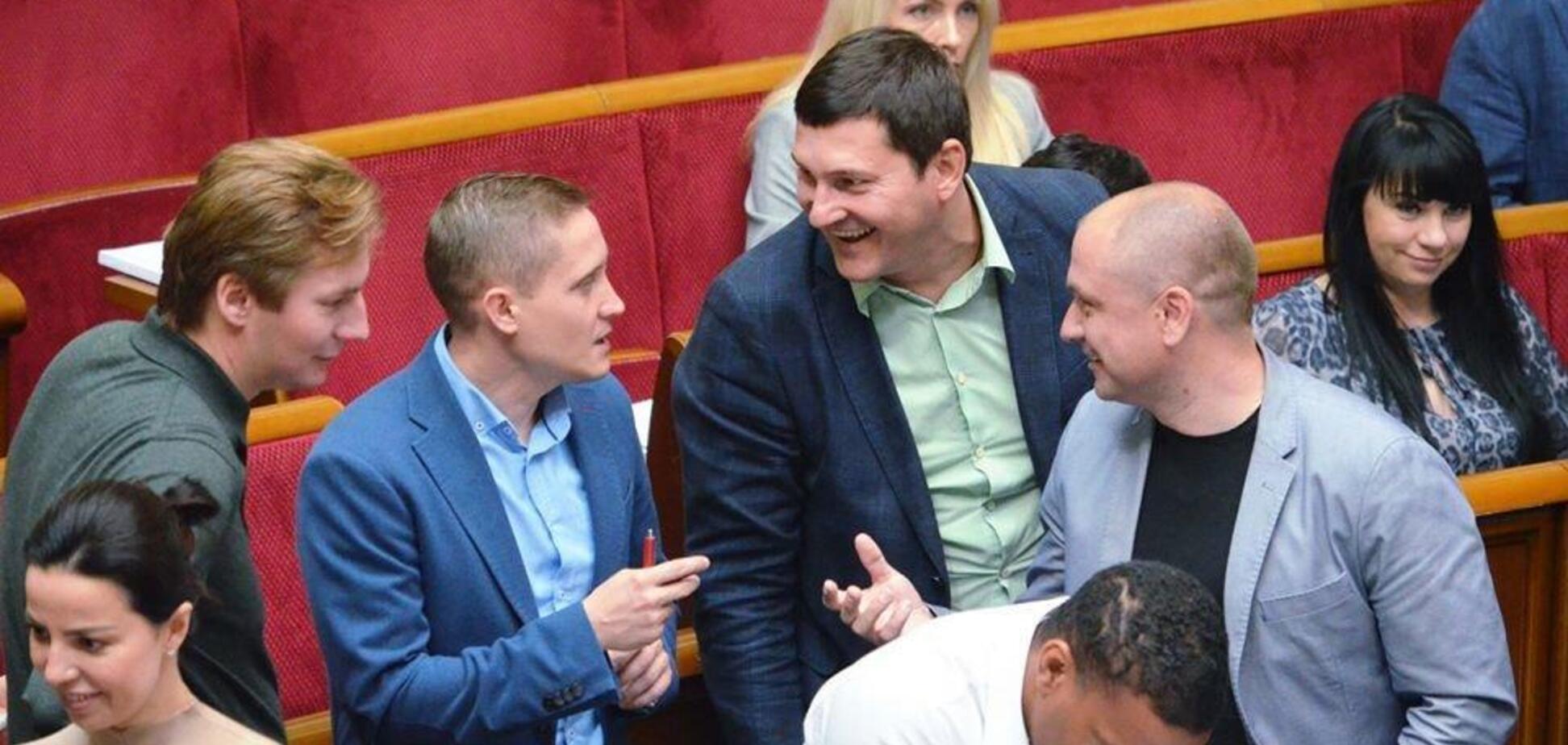 В Железном Порту напали на нардепа от 'Слуги народа' и ударили в лицо