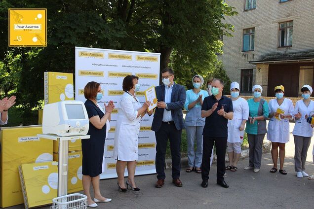 Фонд Ріната Ахметова закупив 200 апаратів ШВЛ: лікарі пояснили їх критичну важливість