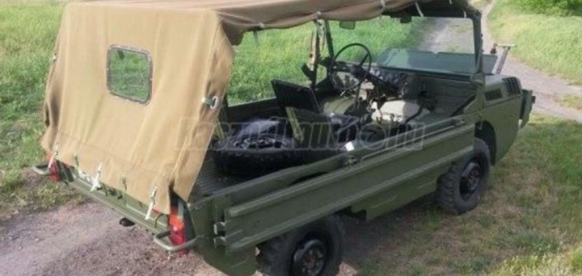 Амфибии ЛуАЗ выставили на продажу. Фото: firstgear.ua