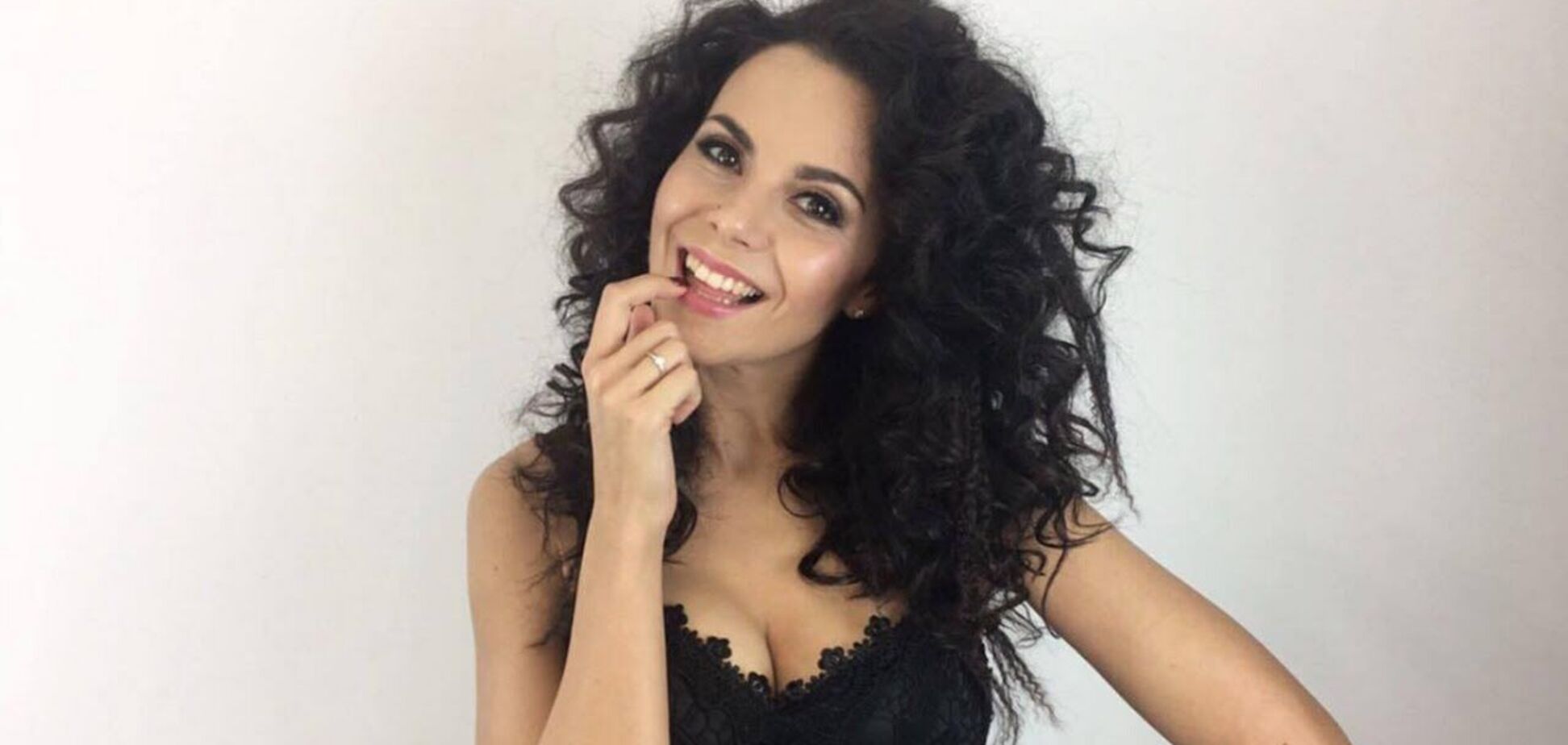 Каменських поділилася гарячими танцями в купальнику під трек Chica Bamboni