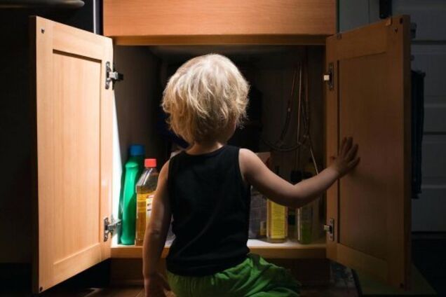 У Дніпрі однорічний малюк випив хімічний розчин: дитині потрібна допомога