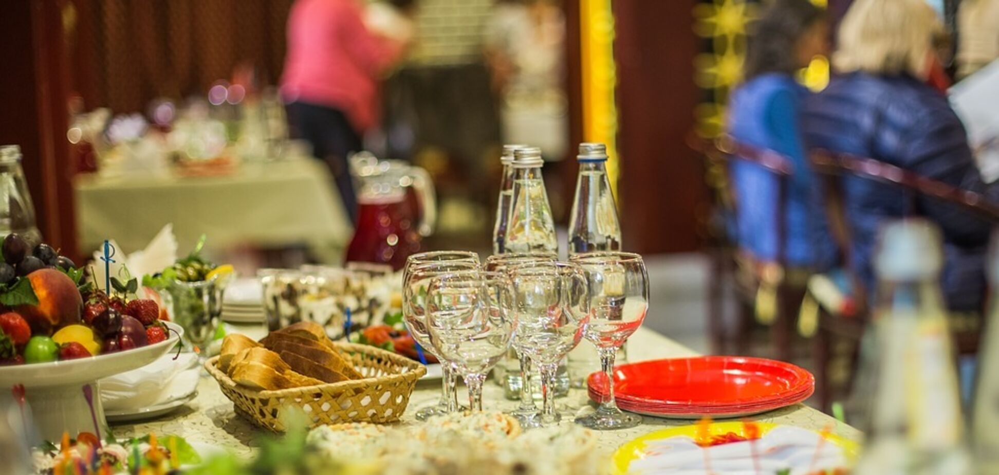 После банкета к врачам обратились около 20 человек