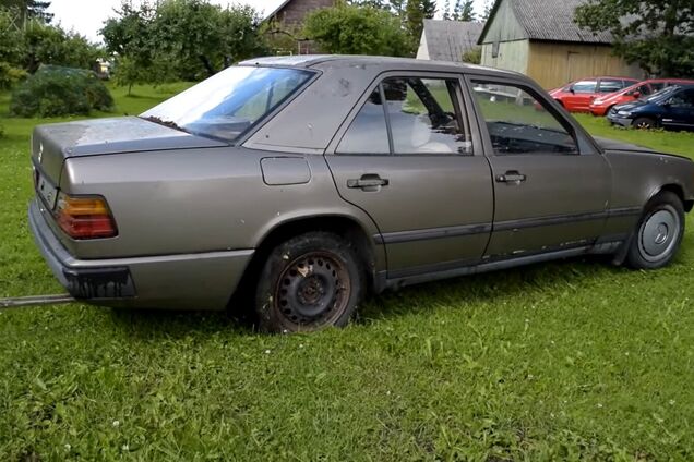 Дизельний Mercedes W124 завівся після 16 років простою на вулиці