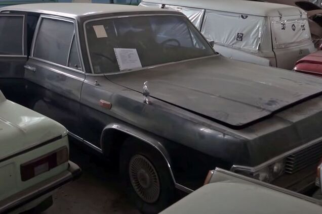 В ангарі знайшли 150 закинутих авто часів СРСР. Відео
