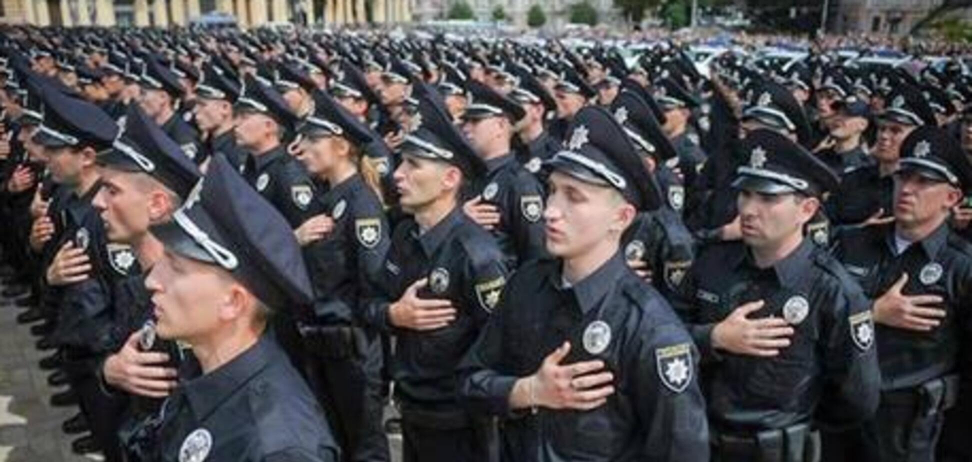 Кличко поблагодарил полицию за нелегкую работу и поздравил с праздником