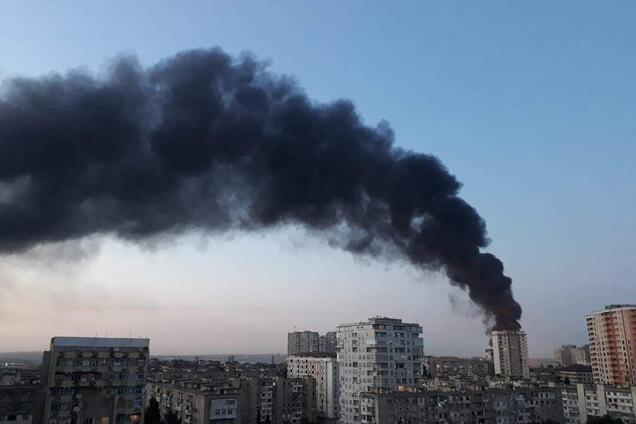 Пожар на фабрике в Баку