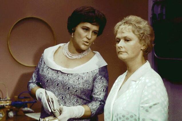 Мордюкова у фільмі 'Діамантова рука' (Фото: showbizzz.net)