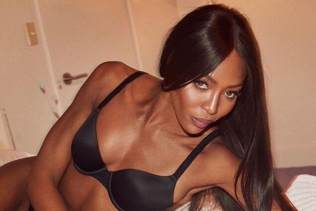 50-річна Наомі Кемпбелл знялася оголеною в метро. Фото