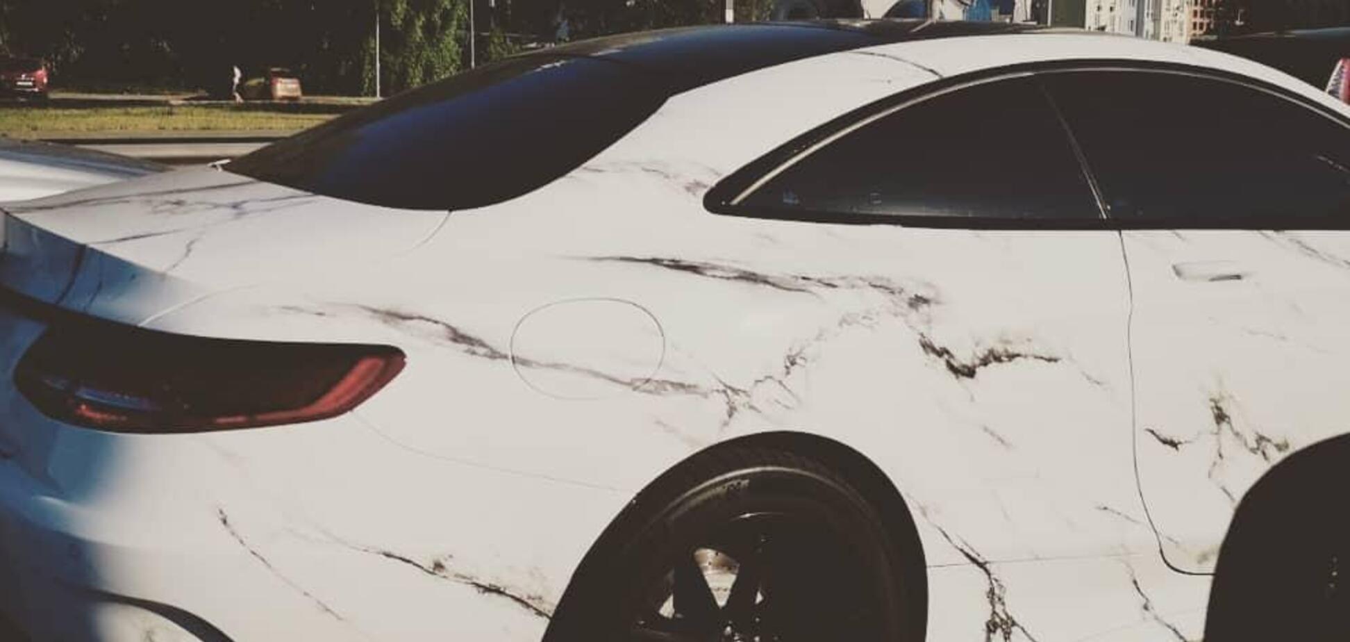 В Украине заметили крутой Mercedes в цвете 'кухонной столешницы'