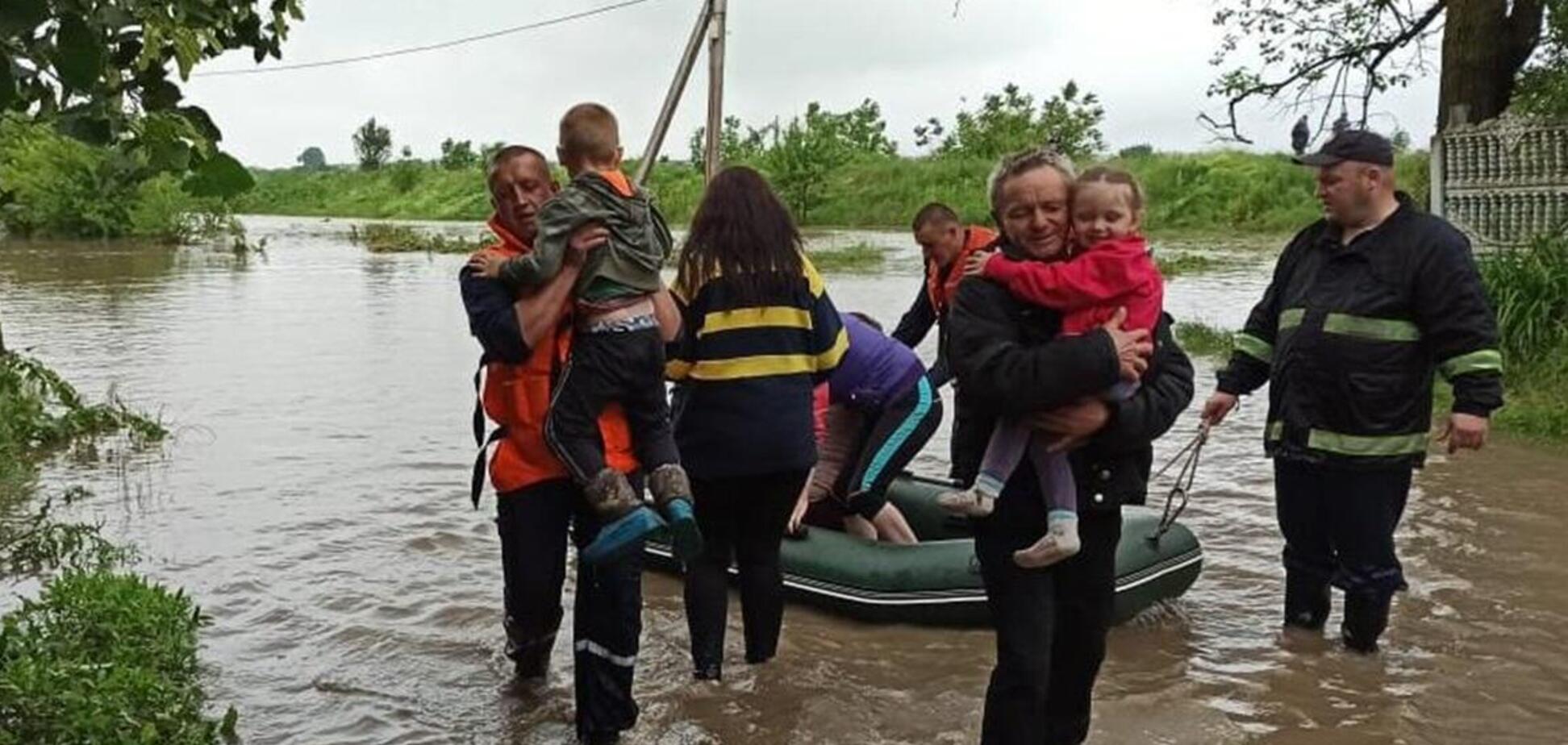 На Прикарпатье разгорелся скандал из-за выплат жертвам наводнения