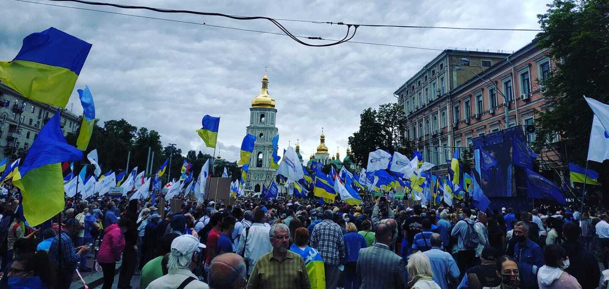 Судилище над Порошенко: поддержать политика вышли тысячи патриотов