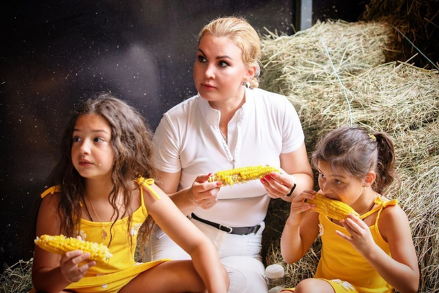 Kamaliya показала экстравагантное хобби на карантине. Видео