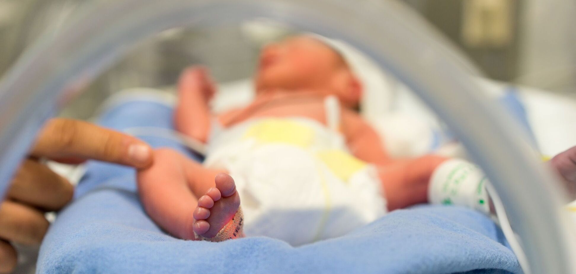 У Дніпрі рятують недоношену двійню: дітям потрібна допомога