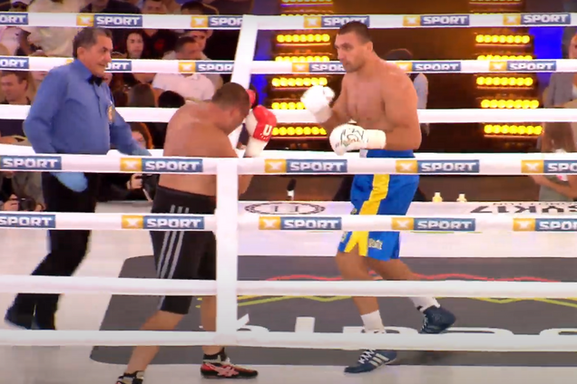 Скандальный украинский боксер добыл победу нокаутом на первом шоу Усика