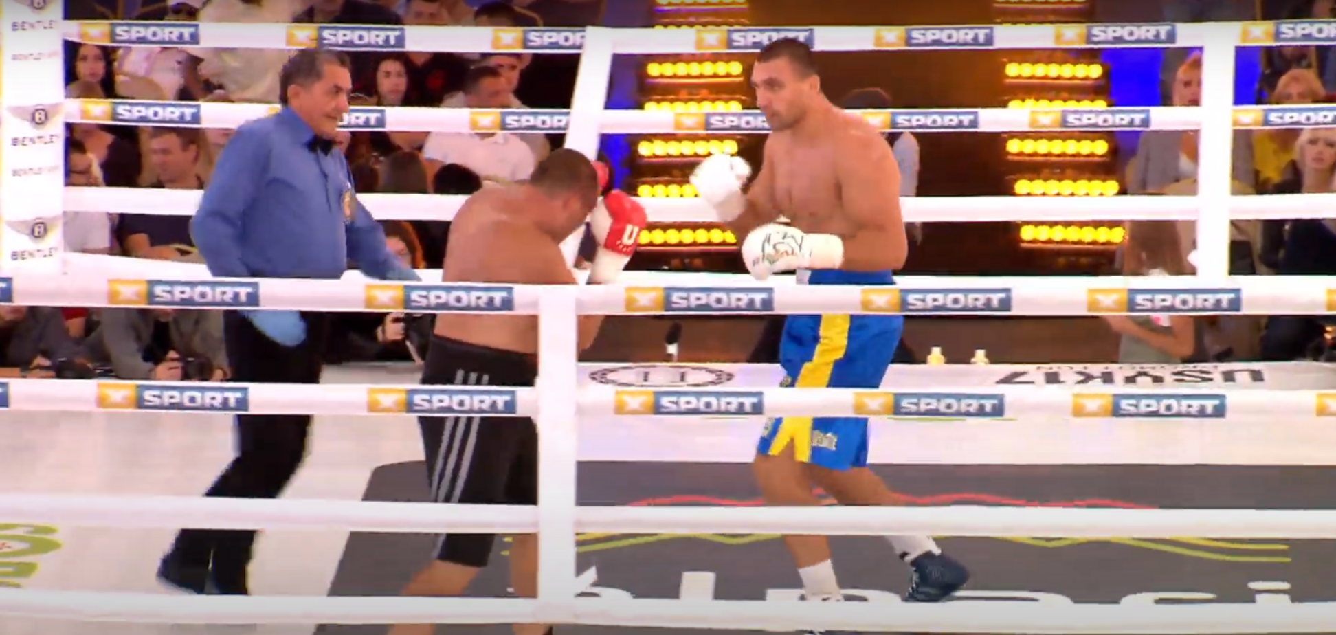 Скандальный украинский боксер добыл победу нокаутом на первом шоу Усика