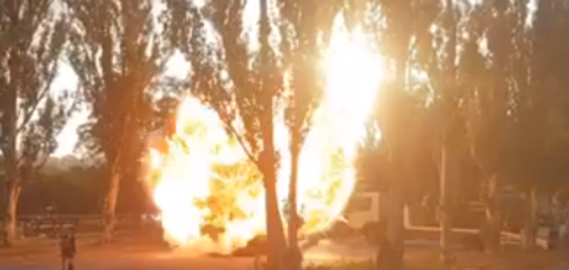 У Києві вибухнув і загорівся автомобіль