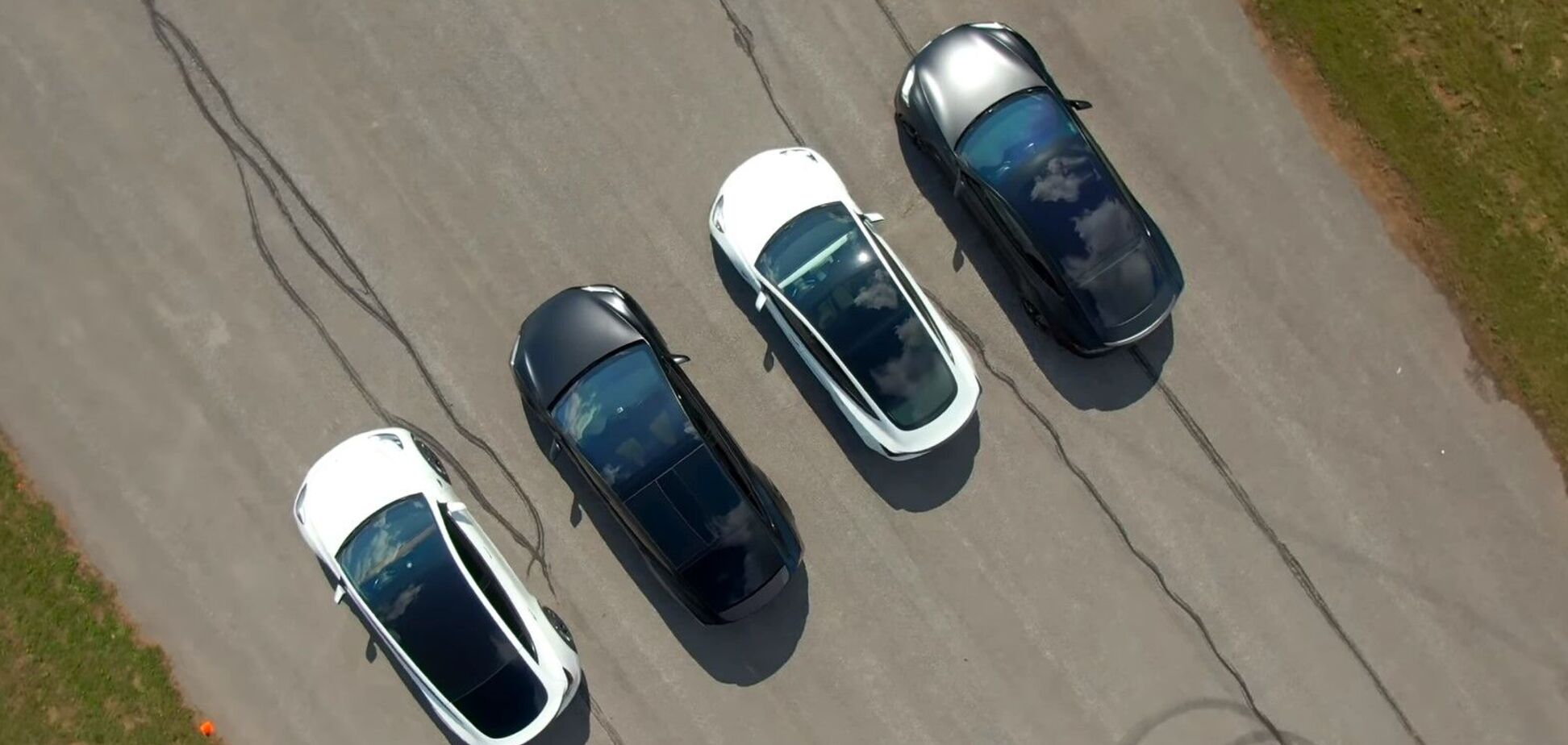 Всі електромобілі Tesla перевірили в перегонах. Скріншот відео