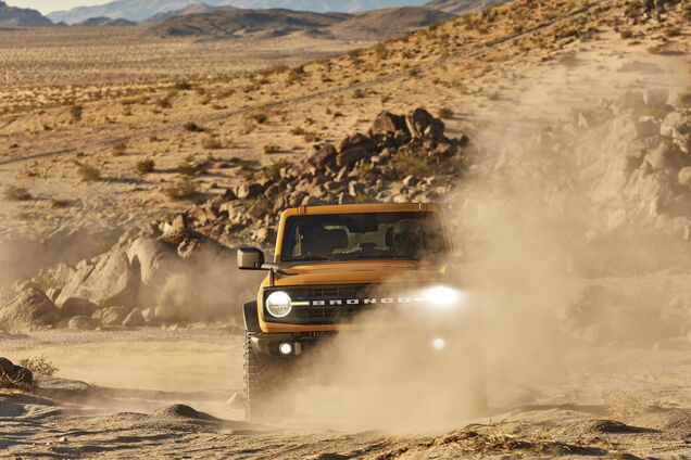 Не намагайтеся повторити: Ford Bronco показав свої здібності