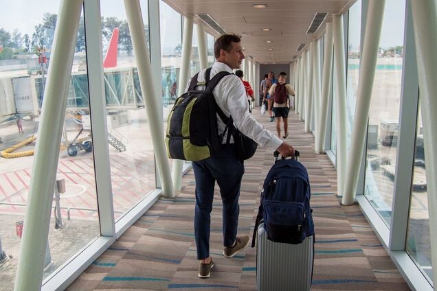 Як не втратити свої речі при огляді ручної поклажі в аеропорту: названо спосіб