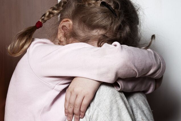 На Закарпатье родственник изнасиловал 11-летнюю девочку: СМИ раскрыли первые подробности