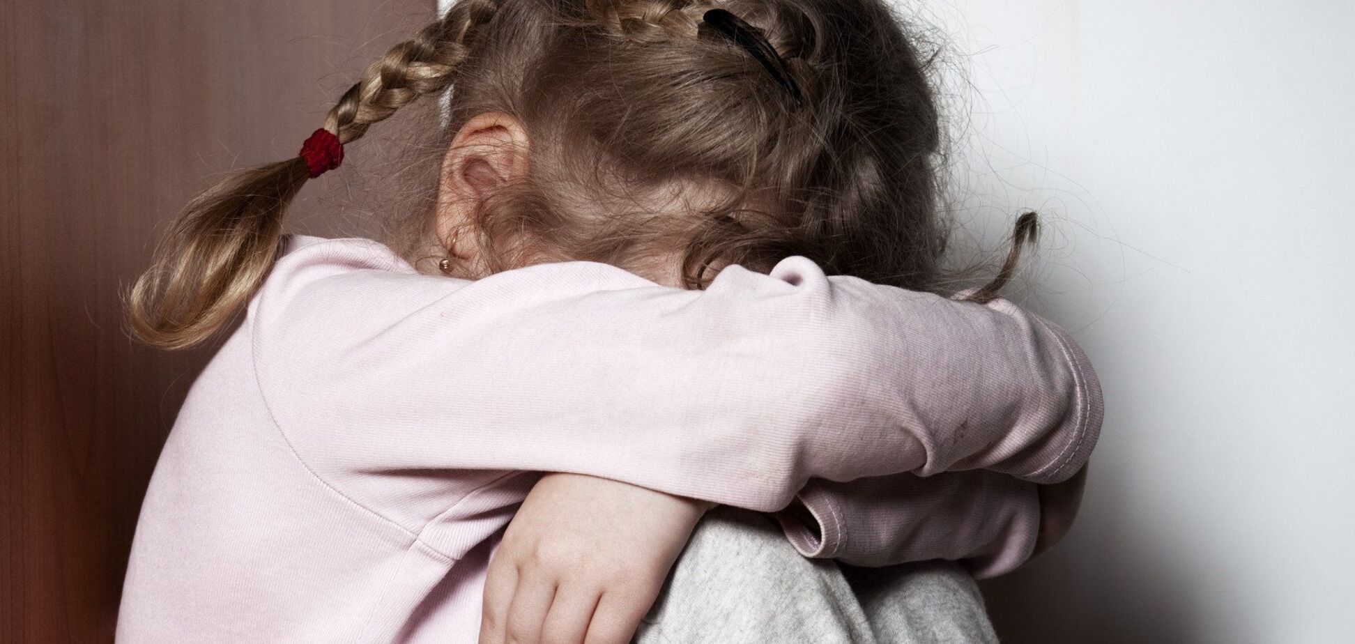 На Закарпатье родственник изнасиловал 11-летнюю девочку: СМИ раскрыли первые подробности