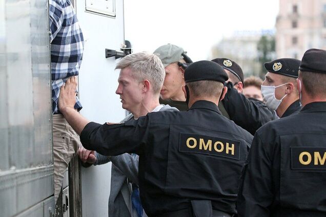 ОМОН разогнал митингующих в Беларуси (фото: 24 канал)