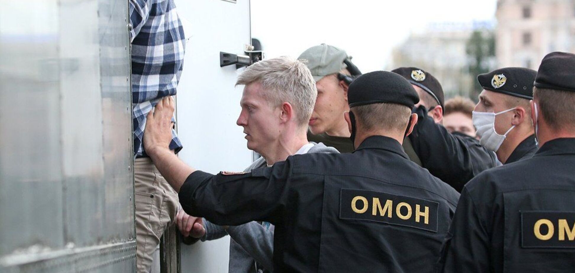 ОМОН розігнав мітингувальників у Білорусі (фото: 24 канал)