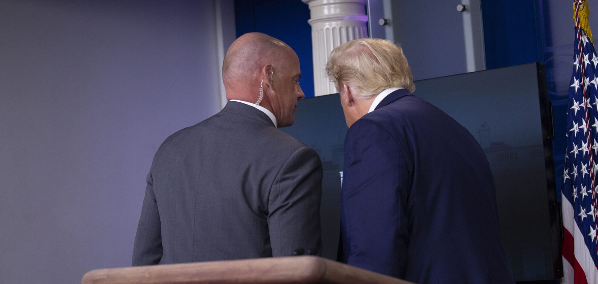 Стрельба возле Белого дома: Трампа срочно увели с пресс-конференции