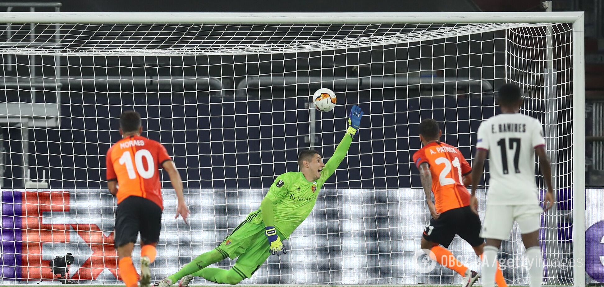 'Шахтер' забивает в ворота 'Базеля'