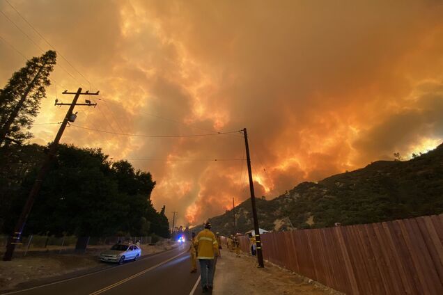 Масштабный лесной пожар вспыхнул в Калифорнии