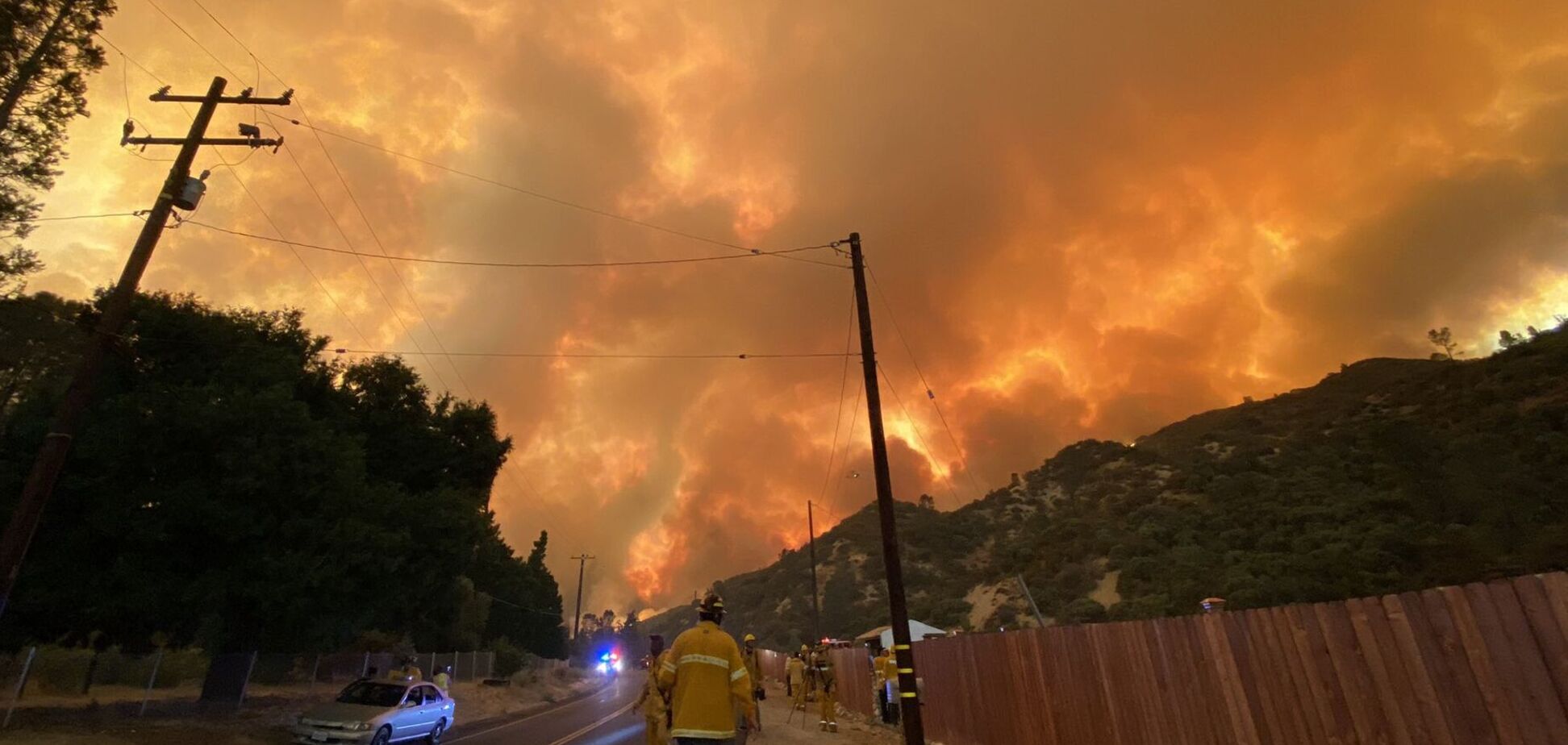 Масштабный лесной пожар вспыхнул в Калифорнии