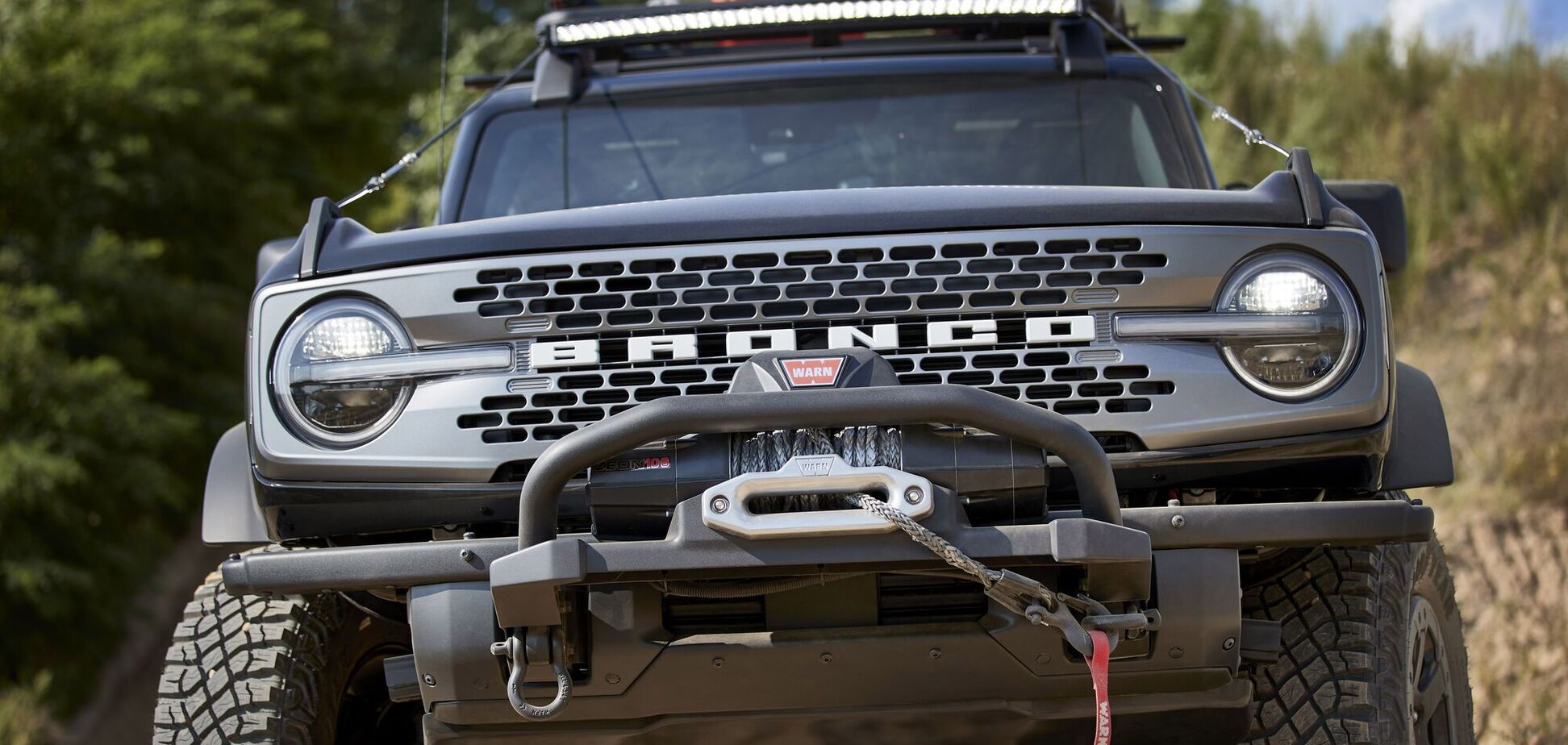 Ford решил эффектно отметить 55-летие модели Bronco
