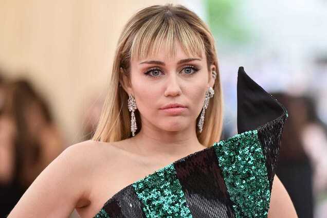 Майли Сайрус потеряла девственность в 16 лет