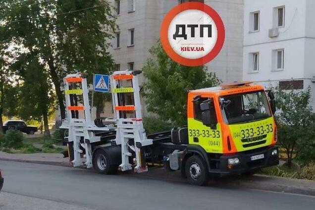 В Киеве на нарушении ПДД поймали 'главного борца' с героями парковки