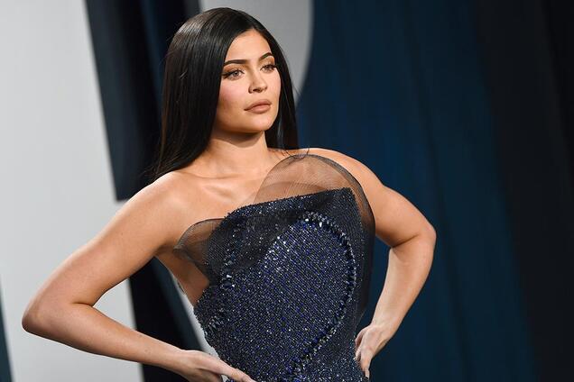 Кайлі Дженнер показала обличчя без косметики