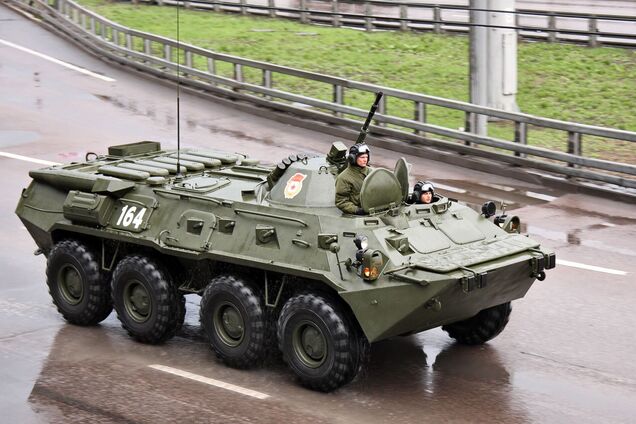 У Білорусі помітили колону БТР біля кордону з РФ