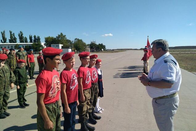 У Криму школярів масово зараховують до Юнармії