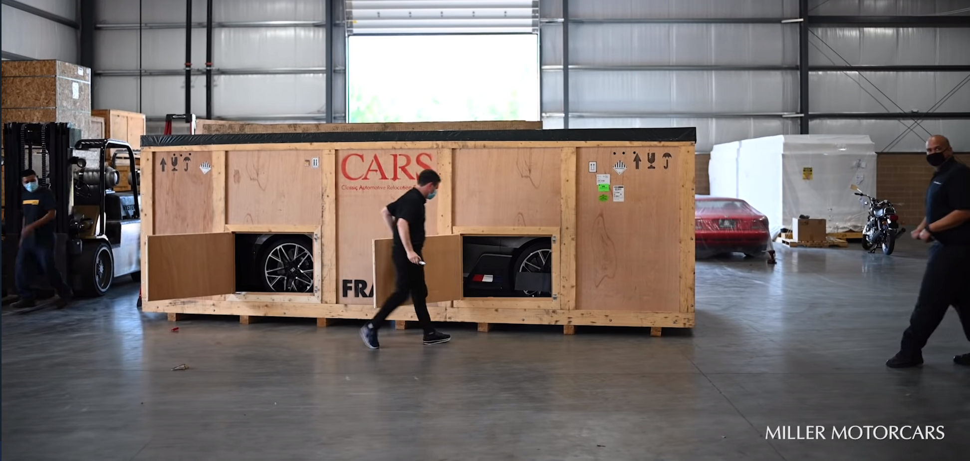 Розпакування автомобіля за $5 млн показали на відео