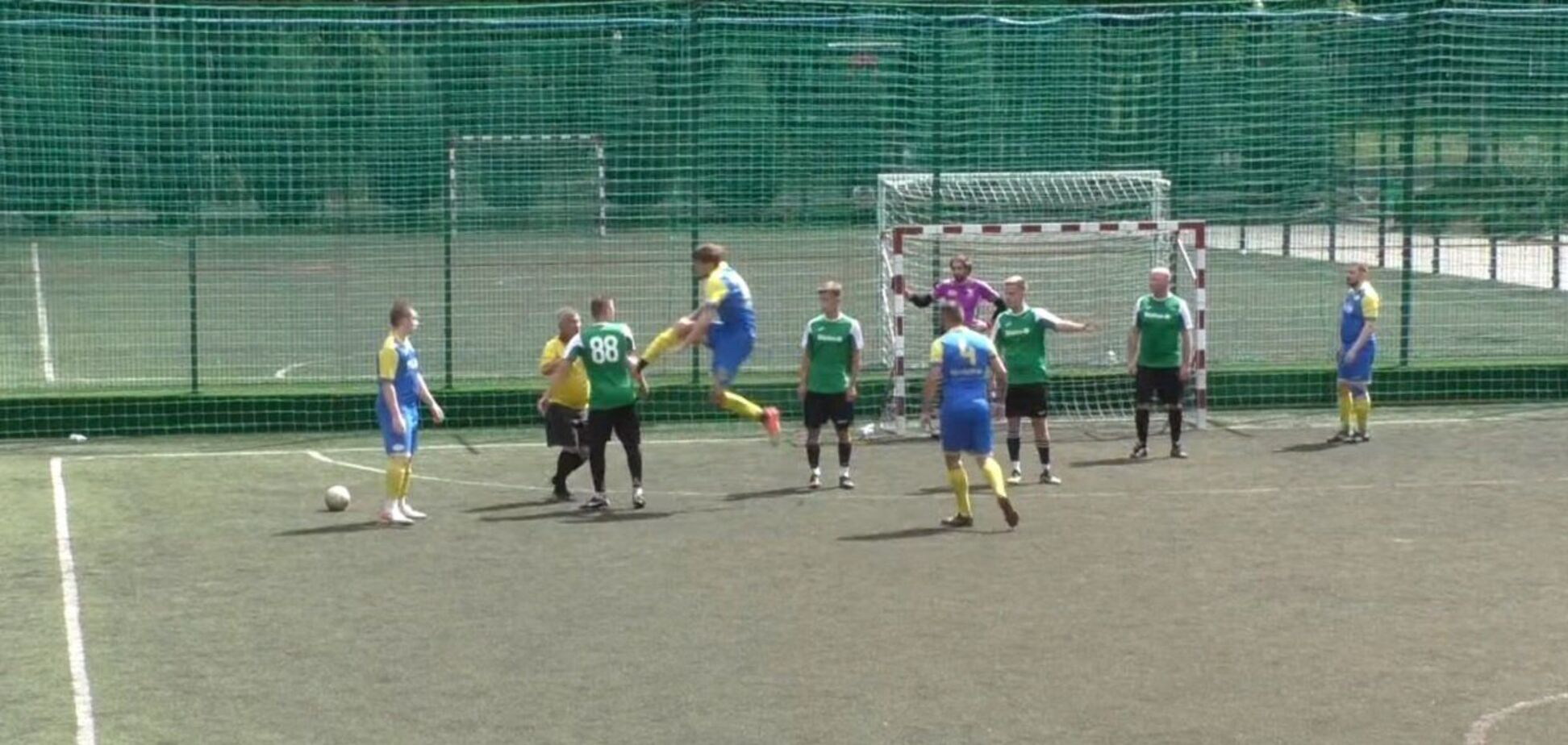 Мини-футбольный матч в Харькове завершился массовой дракой