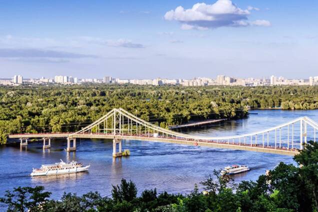 У Києві зруйнували в'їзд на Труханів острів: Кличко зробив попередження вандалам