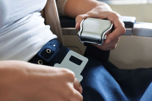 Названа реальная функция ремня безопасности на борту самолета