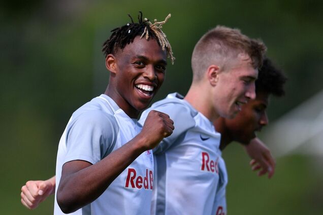 Игроки 'Зальцбурга' радуются забитому голу