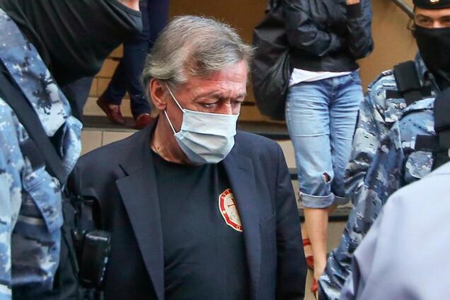 Адвокат Ефремова заявил об 'известном человеке' за рулем авто в момент ДТП